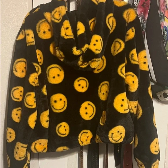 Free Haven Fuzzy Smiley Face Jacket - Picture 5 of 6